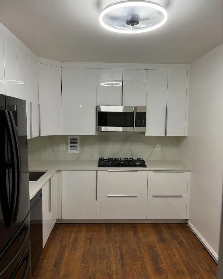 Renovated kitchen with quartz countertops in Centerton